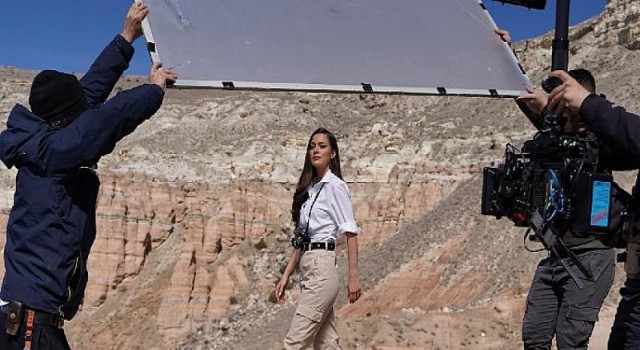 Bensu Soral, Clear’in yeni reklam filmi için kamera karşısına geçti!