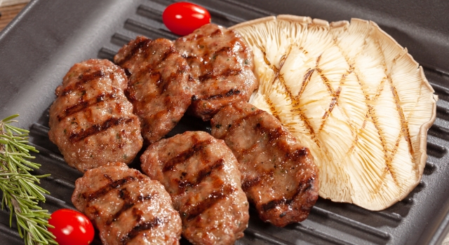 BONFİLET’İN YENİ SERİSİ AÇ GİTSİN YE BİTSİN RAFLARDA YERİNİ ALDI