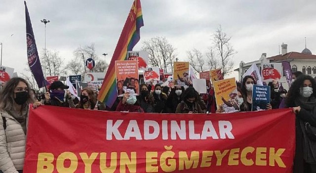 Boyun Eğmeyen Kadınlar Sokaktaydı