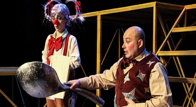 İBB Şehir Tiyatroları Dünya Tiyatro Gününü “Melek” ve “Benim Güzel Pabuçlarım” oyunlarıyla kutluyor