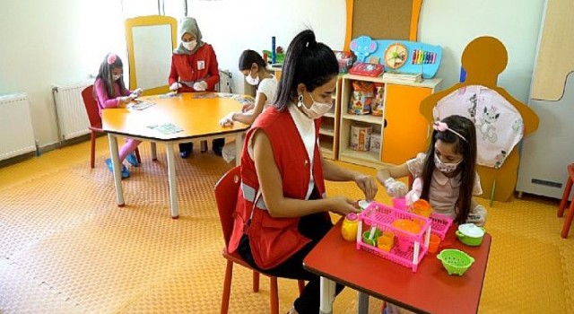 Kızılay Eğitim Seferberliğiyle Gelecek Kuşakları Kucaklıyor