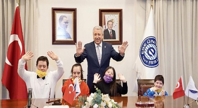 Rektör Budak, Down Sendromlu çocukları makamında ağırladı