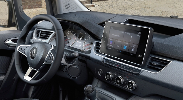 RENAULT YENİ HAFİF TİCARİ ARAÇ MODELLERİNİ TANITTI