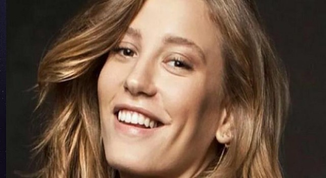 Serenay Sarıkaya, En Sevdiği Eşyalarını Eğitime Destek için Givin ile paylaşıyor!