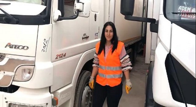 Sultan Özdemir, kamyonuyla tonlarca yük taşıyor