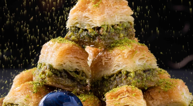 TARİHİ TATLICIDAN KALİTELİ BAKLAVAYI ANLAMANIN İPUÇLARI!