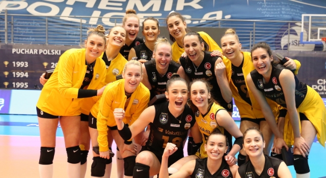VakıfBank, üst üste dokuzuncu yarı final için sahada