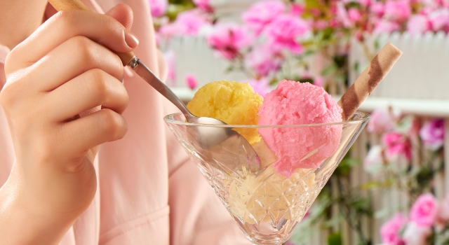 ANNELERİ MUTLU EDECEK HEDİYELER PAŞABAHÇE’DE