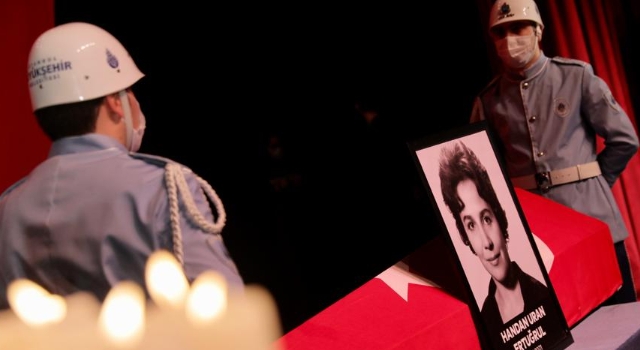 İMAMOĞLU: TİYATRO SANATIMIZDAKİ ÖNCÜ ROLLERİ UNUTULMAYACAKTIR