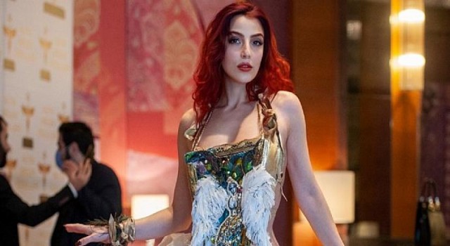 İnce Belli Model Dilek Kaya Ödül Kıyafetiyle Olay Yarattı!