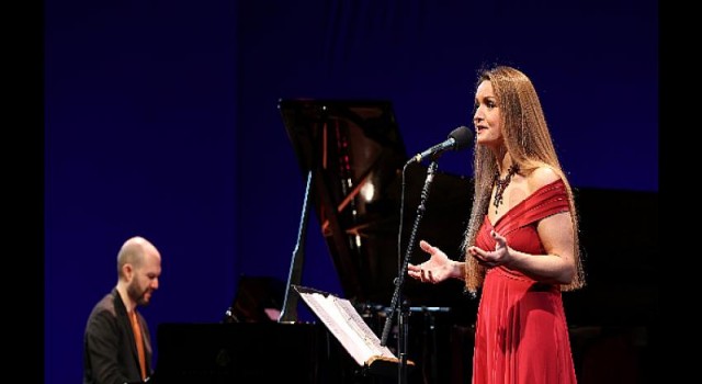 İş Sanat Dünya Caz Günü’nü Jülide Özçelik ile kutluyor