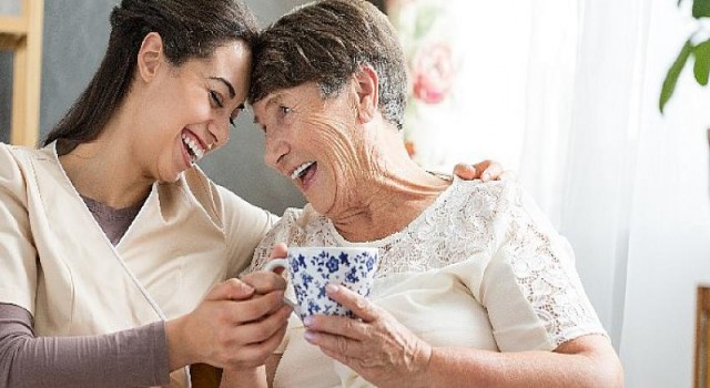 Parkinson Hastalarını Beyin Pili Yaşama Bağlıyor