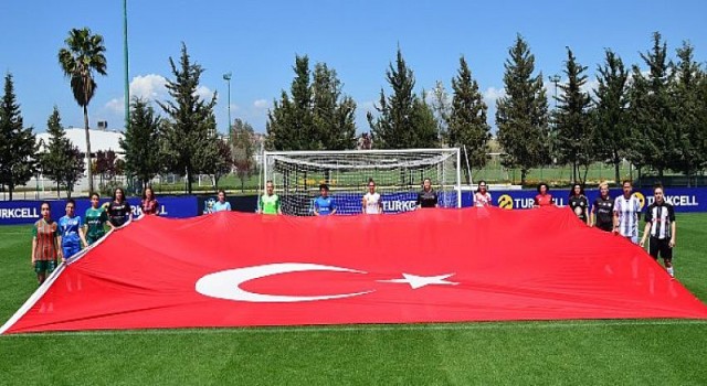 Turkcell Kadın Futbol Ligi Sağlık Çalışanları Sezonu’nda 23 Nisan coşkusu