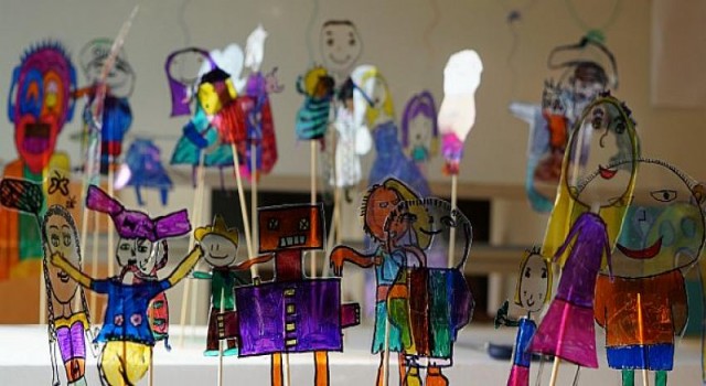 Çocuklarda görülen davranış sorunları, depresyon ve kaygılar oyun terapisi ile tedavi edilebilir