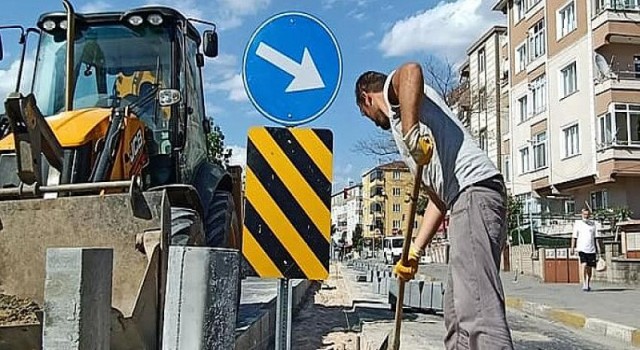 Eski İstasyon Caddesi’nde refüj çalışması