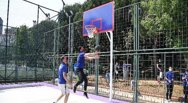 Kadıköy’de basketbol sahalarına sanatsal dokunuş