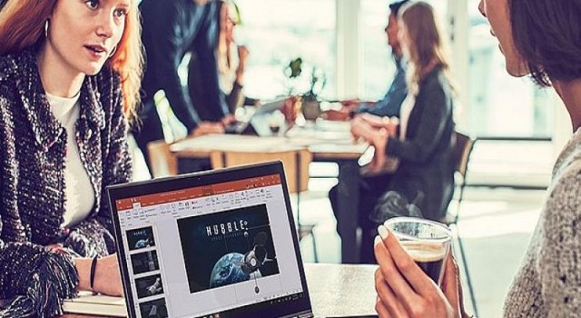 Microsoft Türkiye, MEB ve İŞKUR iş birliğiyle başlatılan “21. Yüzyıl Dijital ve Kariyer Yetkinlikleri Programı” ile 25 bin gence ücretsiz dijital yetkinlik eğitimi verilecek