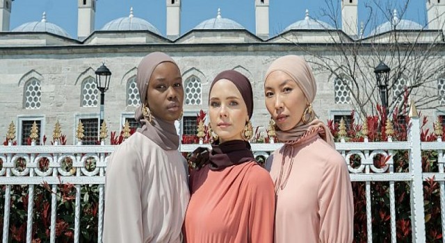 Modanisa’dan yaza damgasını vuracak koleksiyon: ’Özlem Süer X Refka’ modaseverlerle buluştu!