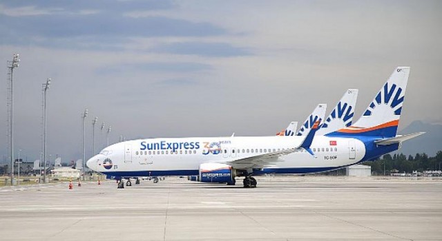 SunExpress, tam kapanma sürecinde yolcularının yanında