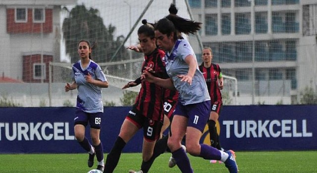 Turkcell Kadın Futbol Ligi Sağlık Çalışanları Sezonu’nda yarı finaller pazar