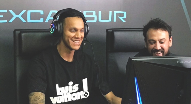 ÜNLÜ FUTBOLCU JOSEF DE SOUZA’NIN TERCİHİ EXCALIBUR!