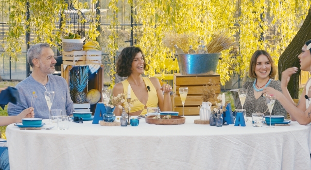 BERRAK TÜZÜNATAÇ’LA DELİ DOLU MASA BAŞLIYOR