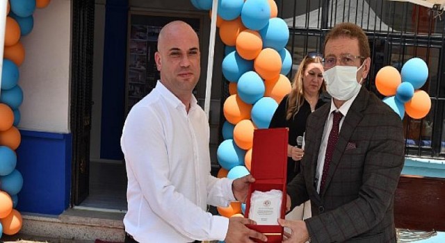 Depremde kaybettiği ailesinin adını teknoloji sınıflarında yaşatacak