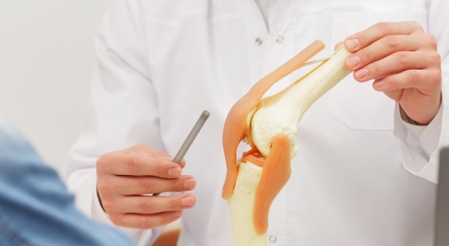 Diz Kapağında Çıtırdamayla Birlikte Görülen Ağrı Eklem Kireçlenmesine İşaret Edebiliyor!