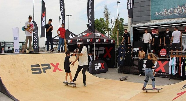 Yüzlerce kaykay tutkunu, SPX Skate Fest’te buluştu