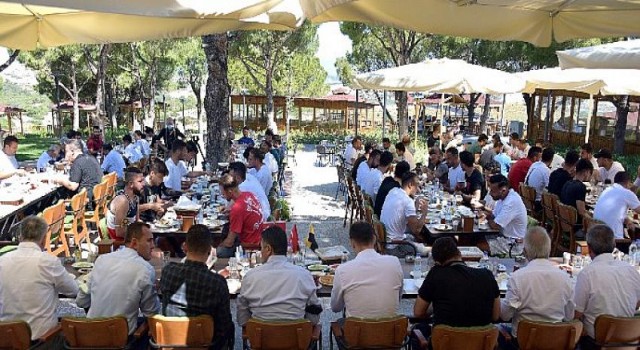 Aliağaspor FK, Çeyrek Final Öncesi Taraftarıyla Buluştu