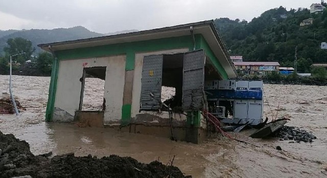 Çoruh Edaş, artvin ve rize sel felaketinde 7/24 sahadaydı