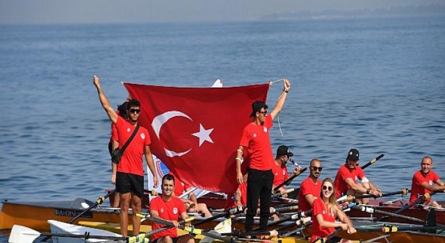 Maltepe Sahilde Özgürlüğe Kürek Çektiler
