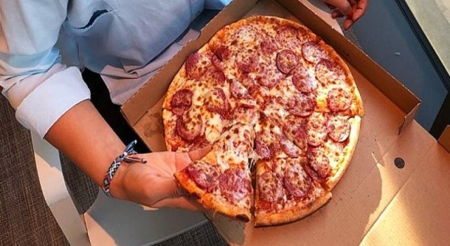 Yemeksepeti Pizza Ayına özel indirimlerle taraftarların futbol keyfini katlıyor