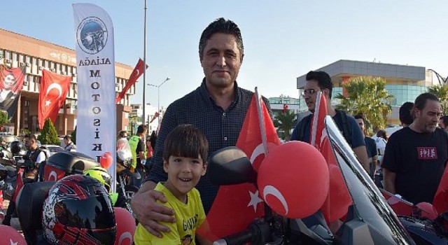 Aliağa’da Coşkulu Zafer Bayramı Kutlaması