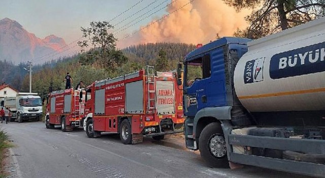 Ankara Büyükşehir Belediyesi yangın bölgelerine personel, araç ve gıda yardımı takviyesini sürdürüyor