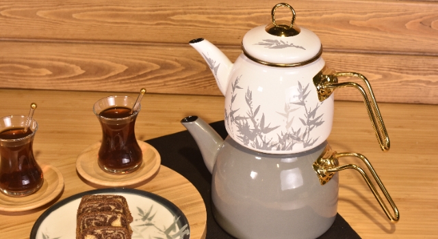 Çay Davetlerini Zenginleştiren Çaydanlık & Servis Takımları