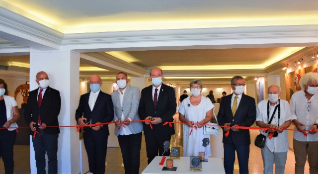 KKTC Cumhurbaşkanı Ersin Tatar, Kıbrıs Modern Sanat Müzesinde iki serginin açılışını gerçekleştirdi