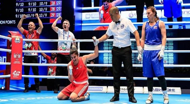 Olimpik Anneler projesinin sporcularından Busenaz Sürmeneli Altın Madalya kazandı