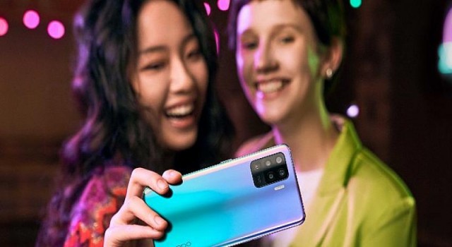 Reno5 Lite ile Sosyal Medyanıza Renk Katın