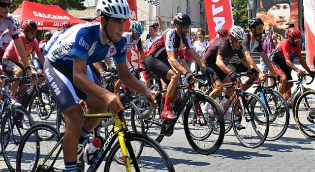 Ulu Önder adına düzenlenen yol yarışı nefes kesti!