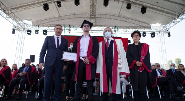 BİLGİ’li öğrencilerin mezuniyet coşkusu