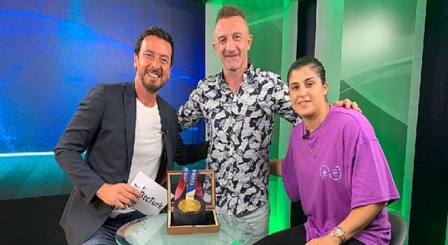 Busenaz Sürmeneli: “Madalyam çok ağır, çünkü 80 milyonun duası var”