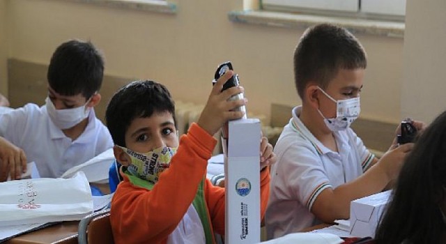 Gölbaşı Belediyesi Öğrencileri Sevindirdi