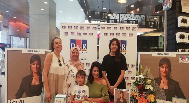 İclal Aydın imza gününe 3 kuşak geldiler