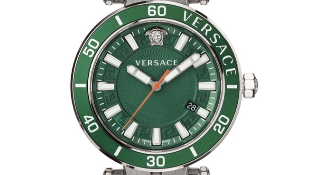 Versace ile Çarpıcı Şıklık