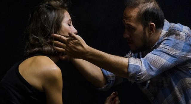 Versus Tiyatro & Zorlu PSM ortak yapımı yepyeni bir oyun: “Evlilikten Sahneler”