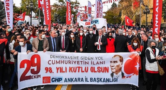 Ankara’da CHP’liler Anıtkabir’e Yürüdü