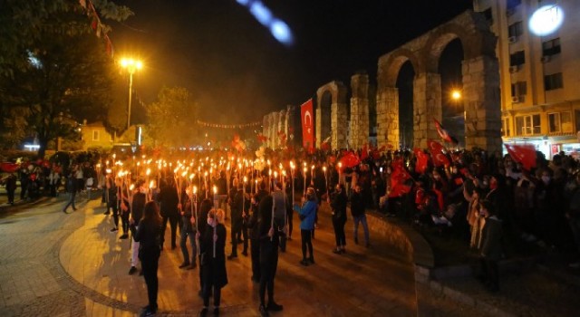 Efes Selçuk’ta 98. Yıl gururu Cumhuriyetin Işıkları ile yaşandı
