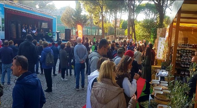 Festival Renkli Görüntülerle Başladı