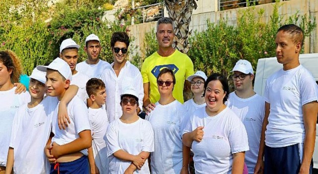 Özel Gereksinimli Gençler “Engelsiz Kulaçlar” Etkinliğinde Sadettin Saran İle Yüzdü